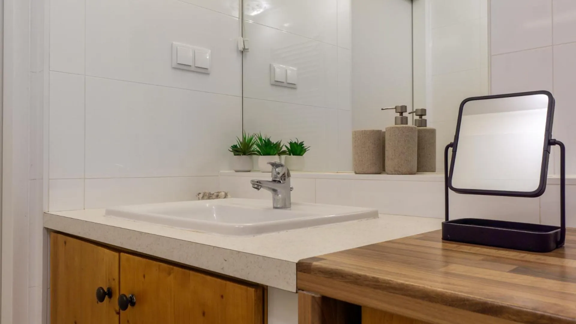 Apartment With Garden Close To Stadthalle, Westbahnhof Vienna