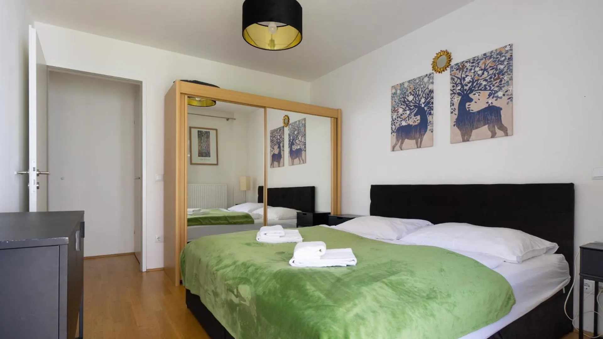 Apartment With Garden Close To Stadthalle, Westbahnhof Vienna Austria