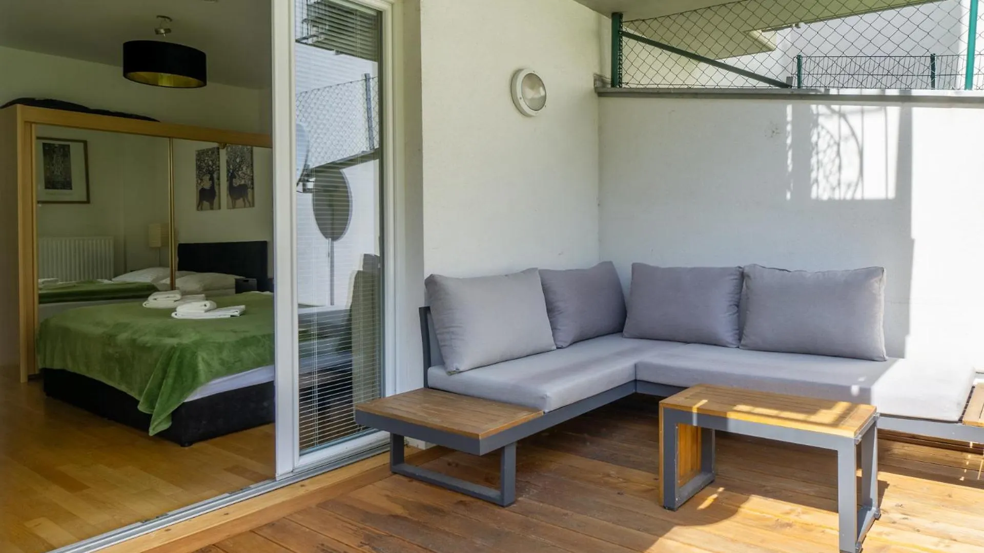 Apartment With Garden Close To Stadthalle, Westbahnhof Vienna Austria